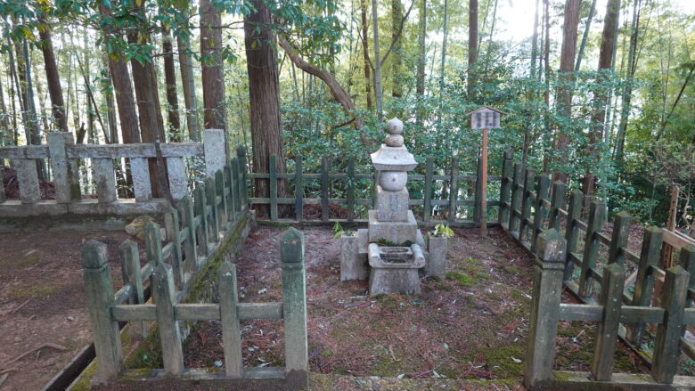 佐々木小次郎の供養塔