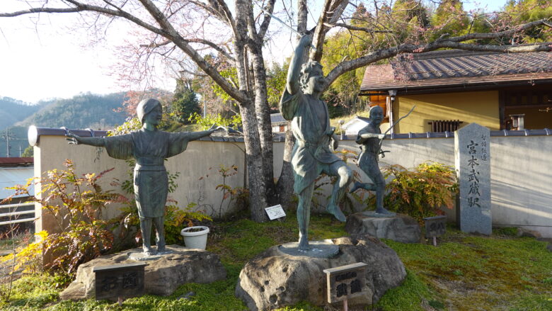 お通(左)、武蔵(中)、又八(右)