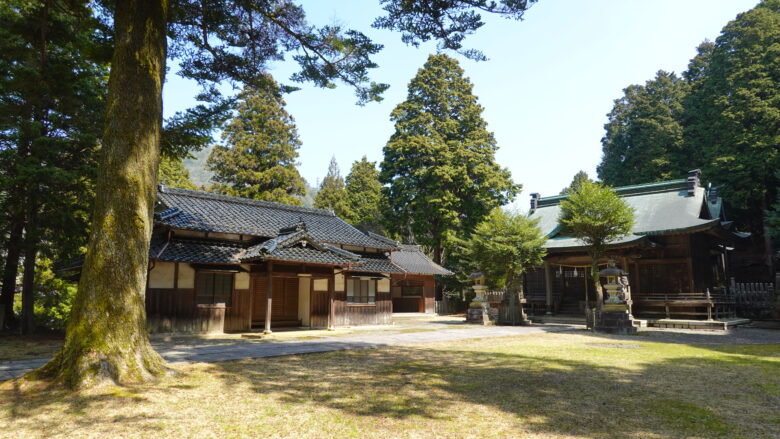 姫宮神社の境内