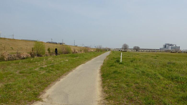 河川敷を走る