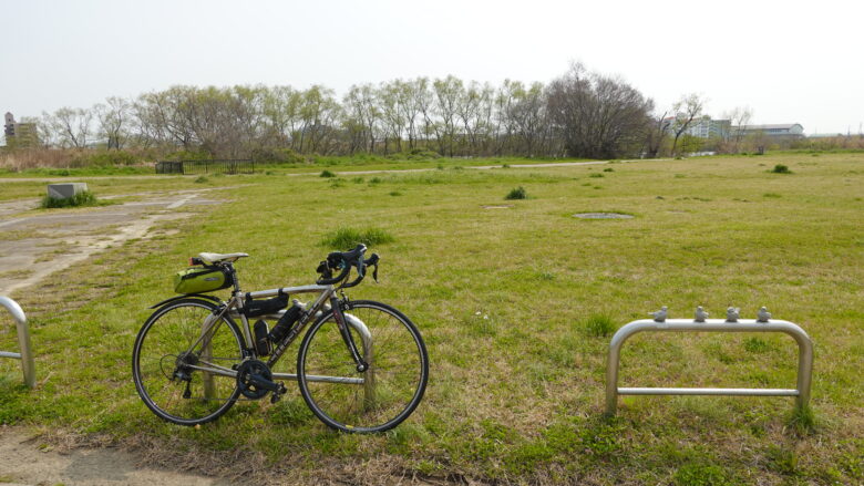 加古川の河川敷を走る