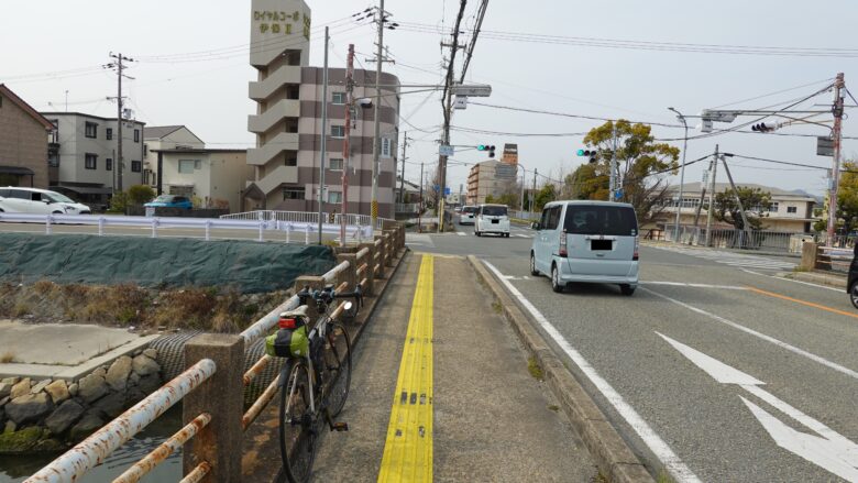千鳥大橋を渡る