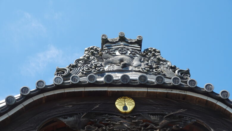 立派な飾り瓦だ