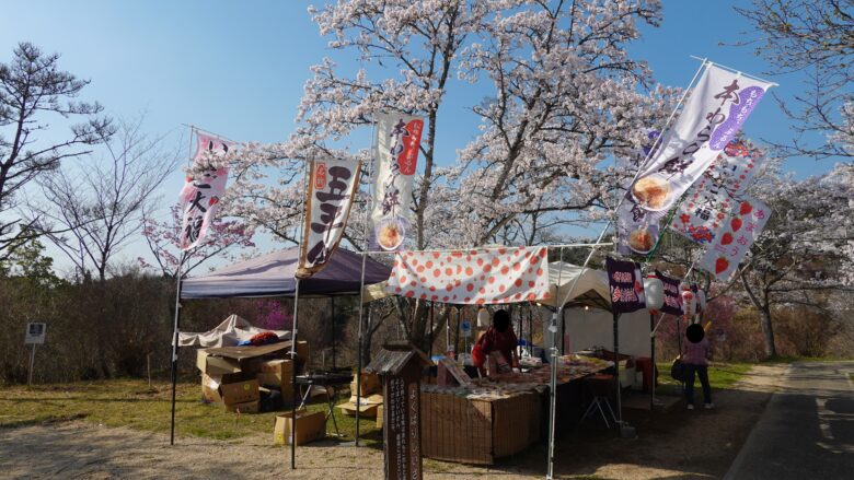 桜まつりには出店がある