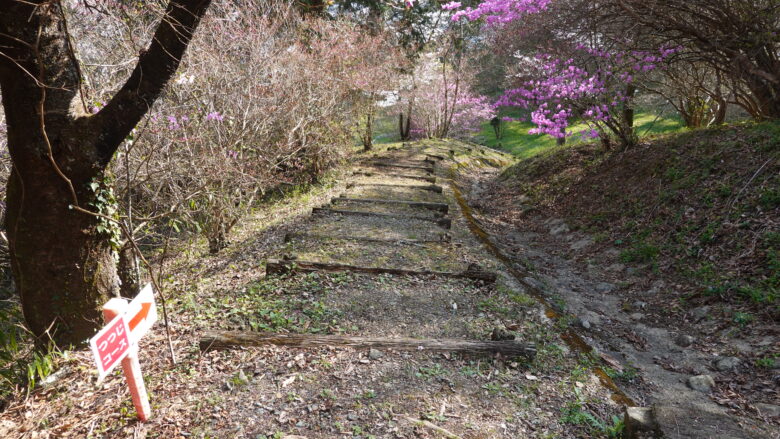 下り基調の道が続く