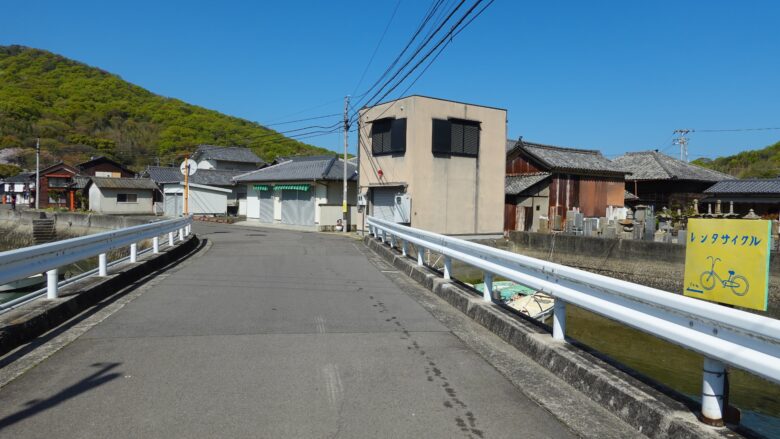 橋にレンタサイクルの案内板を見つけた