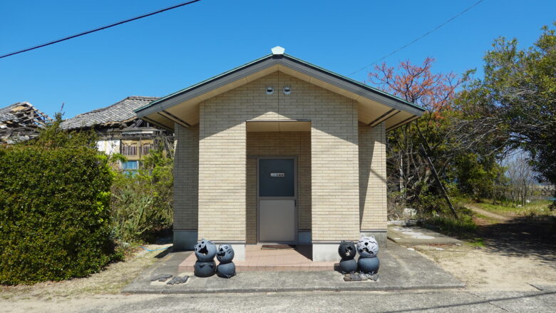 公衆トレイのそばにもブイアートがある