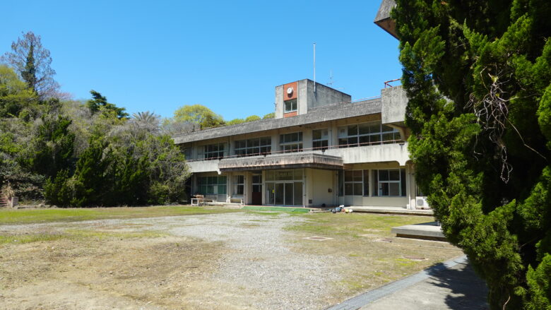 旧粟島小学校
