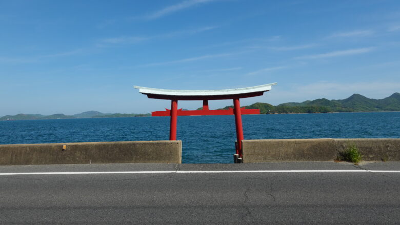 稲荷神社の海中鳥居、こういうの良いよね
