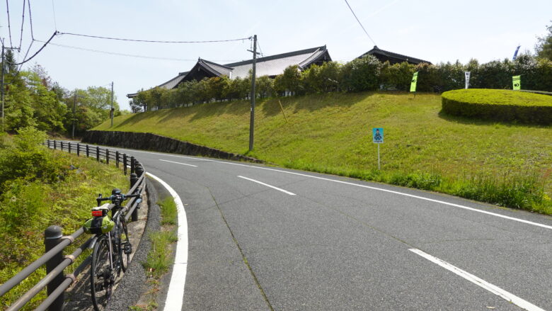 中世夢が原の建物が見えてきた