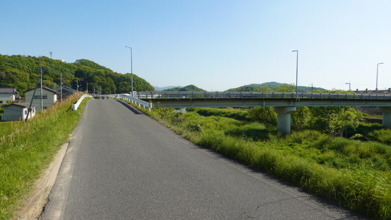 片山橋が見えてきた