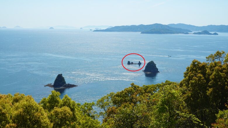 夫婦岩が見える