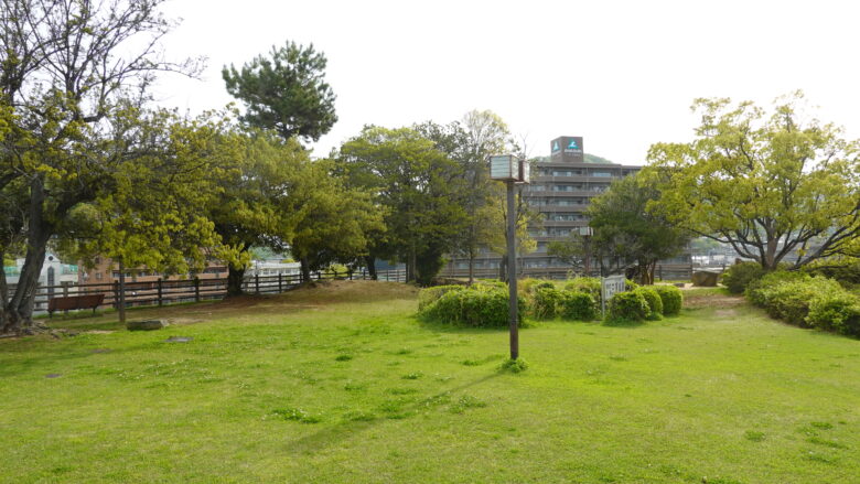 天守台の上は広場になっている