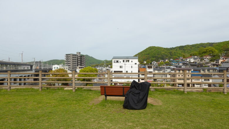 三原城の天守台から三原の町並みを望む