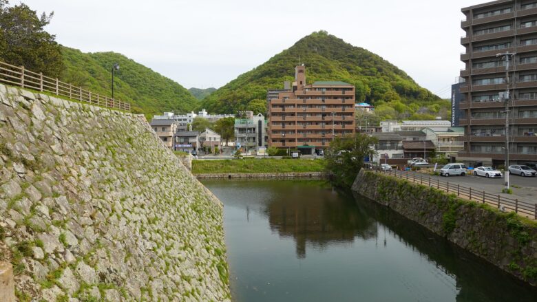 石垣+水堀+市街地が織りなす風景