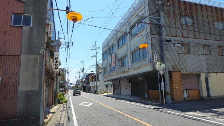 辻町商店街を通過