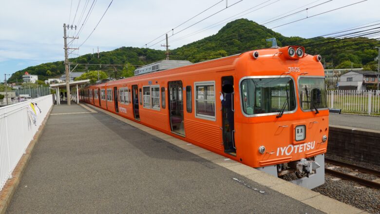 伊予鉄道のカラーリングが良いよね