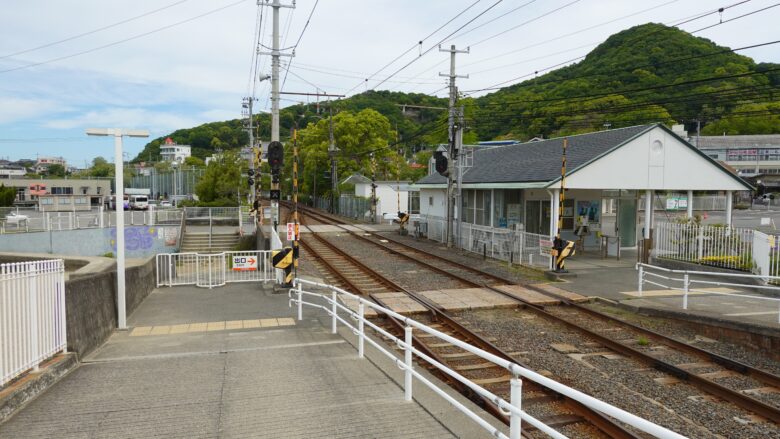 ホームを降りて外へ