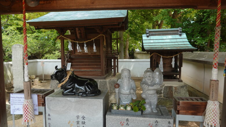 恵美須宮(右)、天満宮(左)