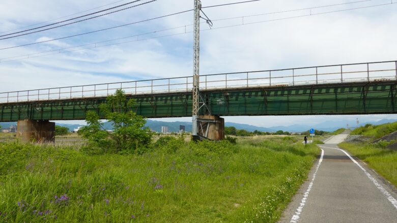 偶然、電車が通過するとラッキーかも