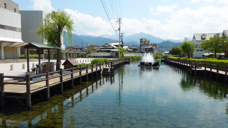 美しい水辺の光景