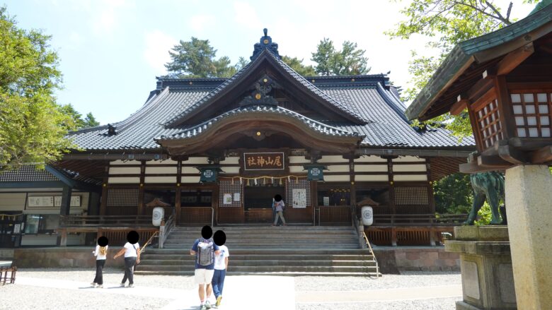 尾山神社（拝殿）