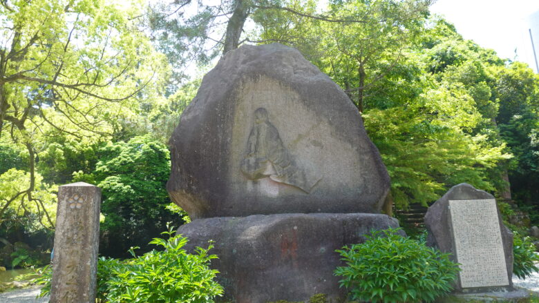 お松の方座像