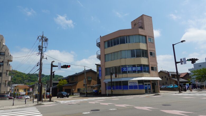 大手町交差点を東へ