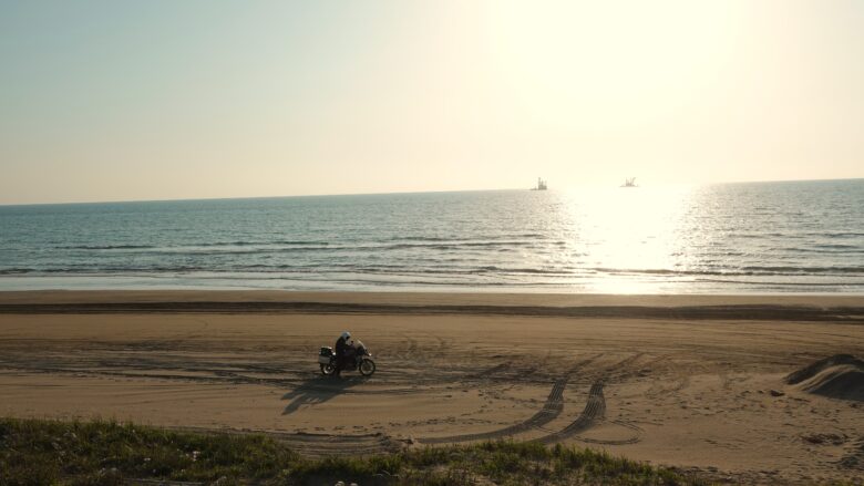 茜色に染める夕景を眺める