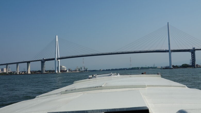 日本海側最大級の斜張橋「新湊大橋」