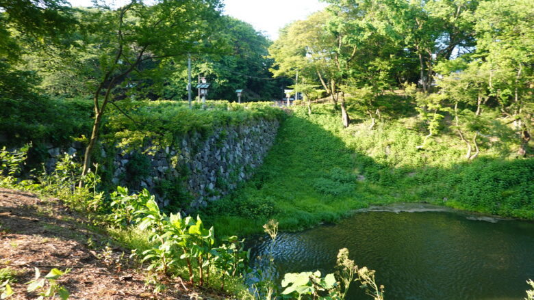 高岡城の石垣