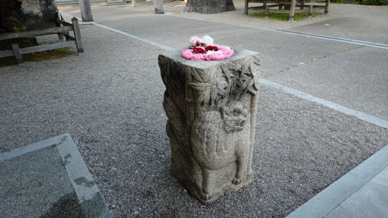水鏡の彫刻「竹に虎」、縁起の良いモチーフだな