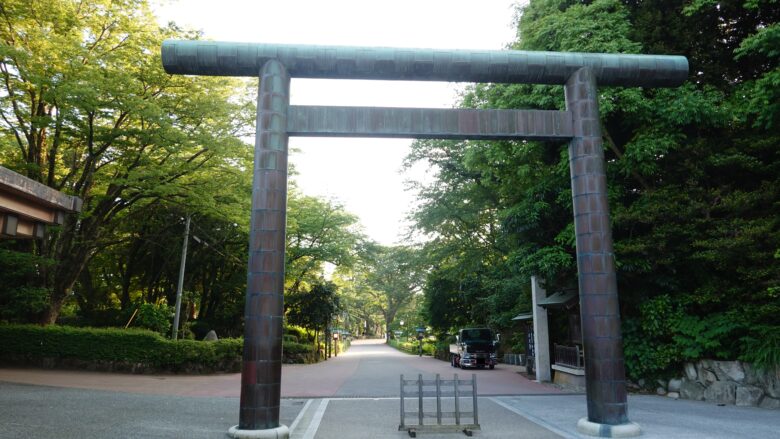 大鳥居(銅板巻き鳥居)