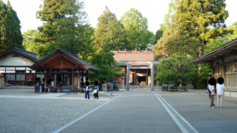 射水神社の境内の様子